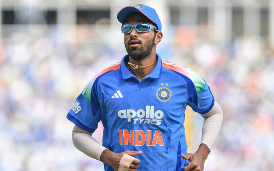 Indian cricketers rewarded with cash after winning medals