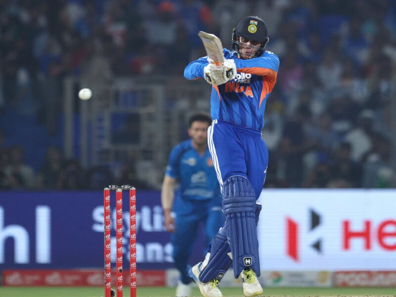 Top 3 fastest batters to reach 2,000 T20I runs by balls faced