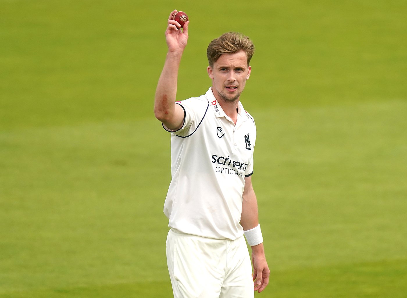 Craig Miles, Gloucestershire seamer, retires aged 32 to prioritise mental health