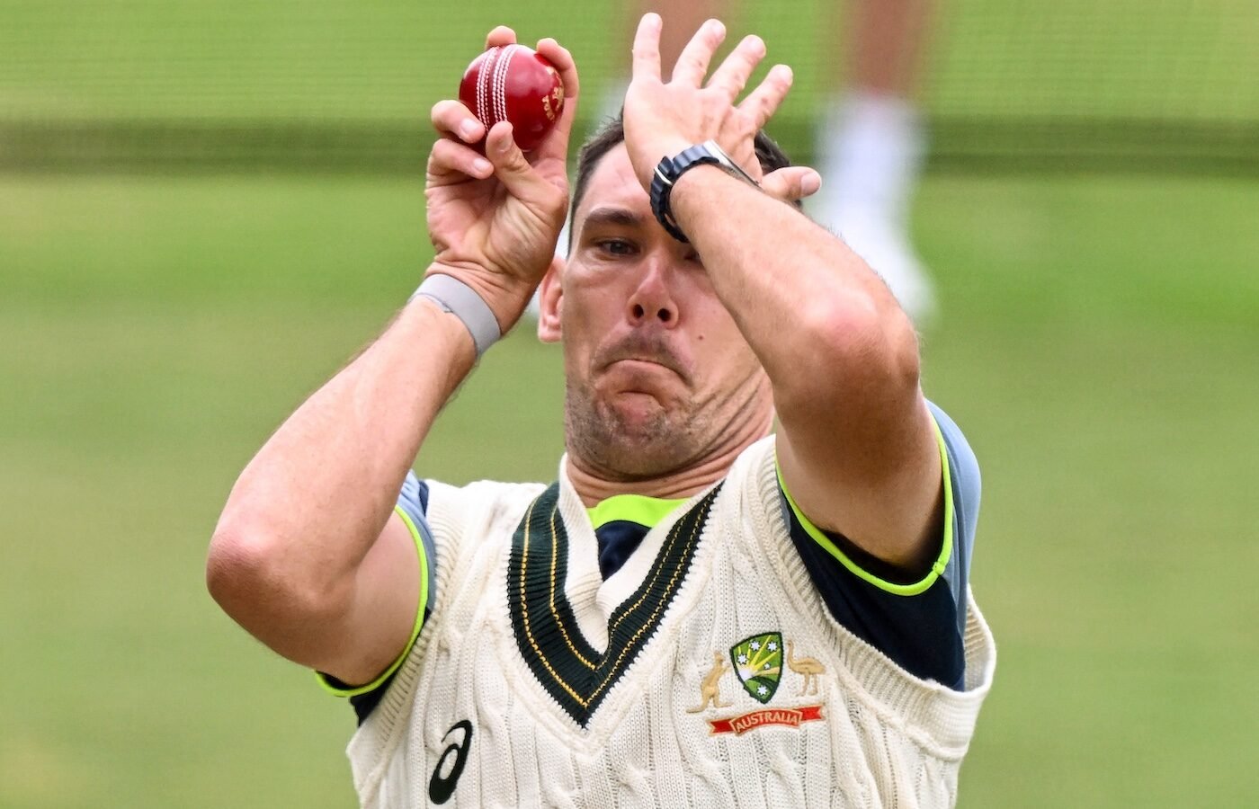Lyon left out as Australia go all-pace and bowl first on damp day