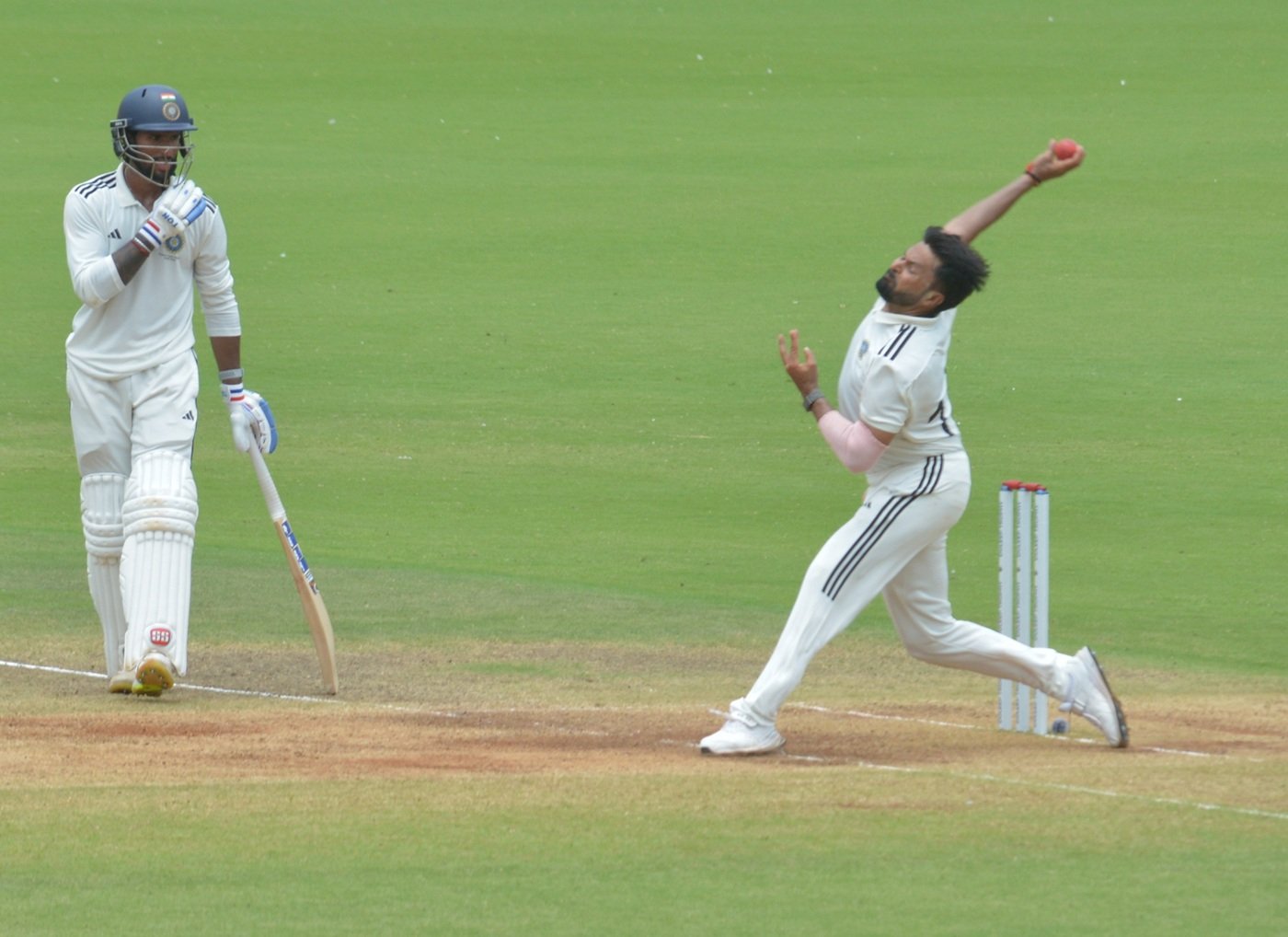 Mukesh Kumar, Smaran hand Rest of India the Irani Cup