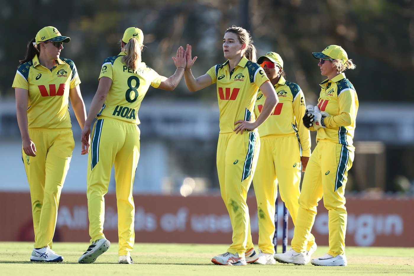 Sutherland and Litchfield lead Australia to quick and convincing win in ODI series opener