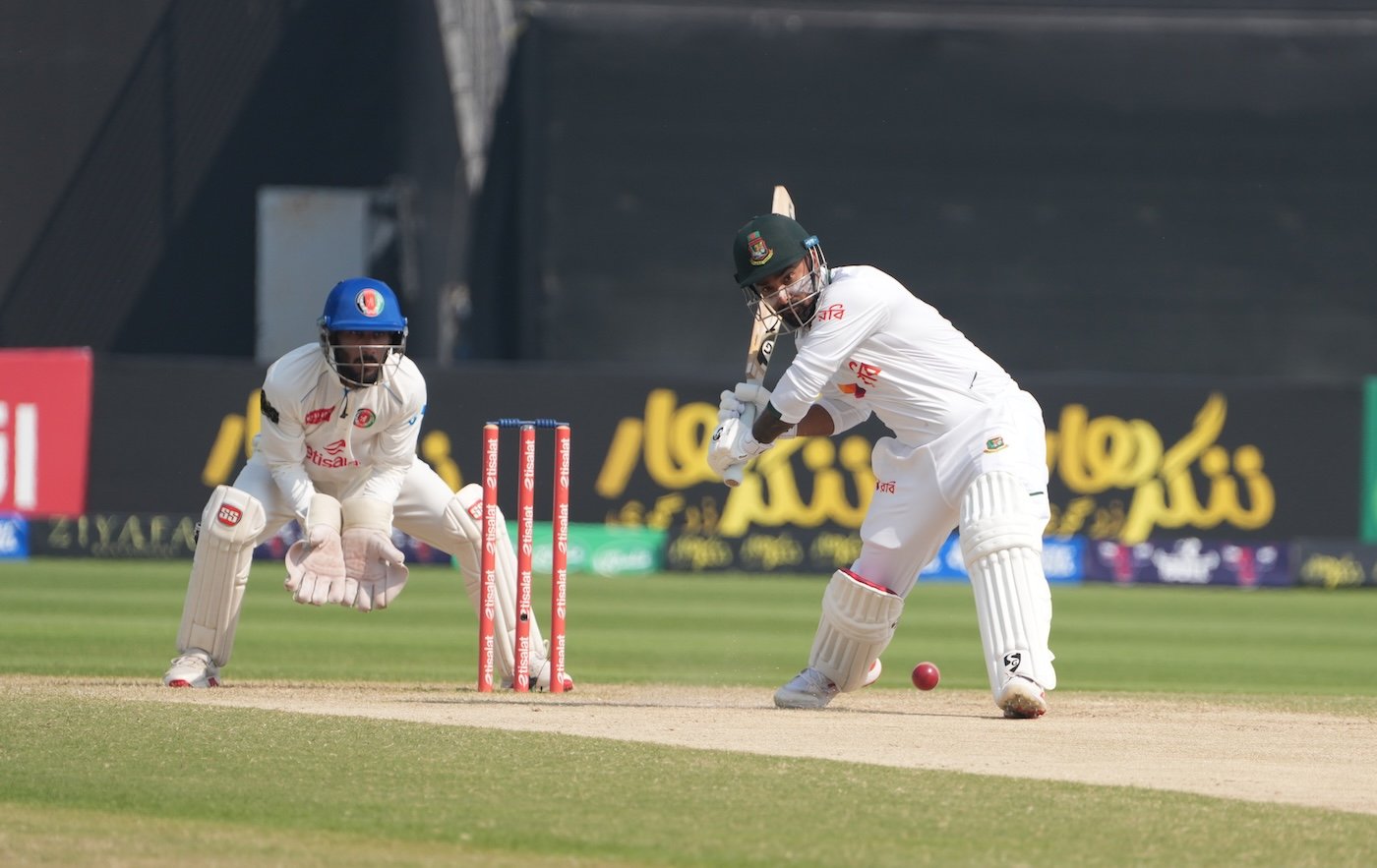 Aggressive Litton takes Bangladesh lead past 400 on fourth morning