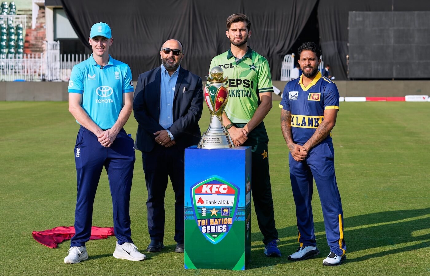 Sri Lanka bowl, Pakistan hand debut to Baig
