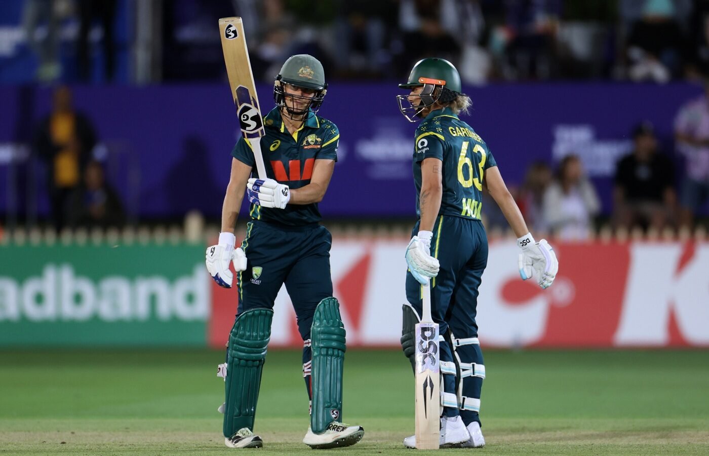 Perry powers nervy Australia to 1-0 lead