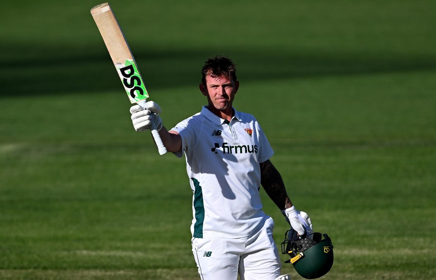 Injured McDermott returns to rescue Tasmania after Hoekstra surges