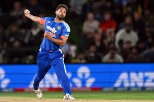 Morkel wants Bhuvneshwar to 'block the expectation factor out'
