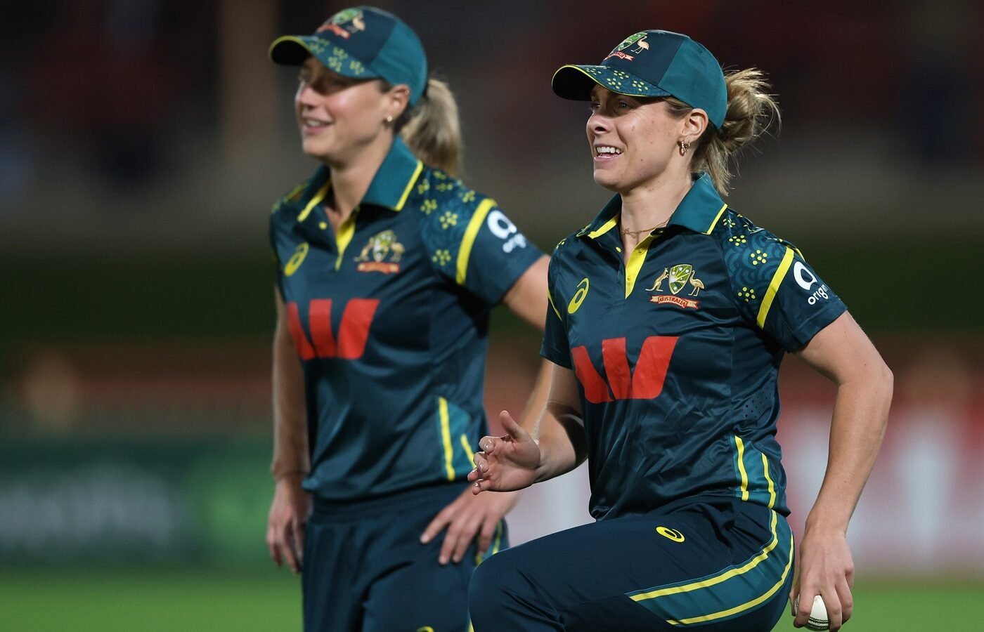 Australia opt to bowl in rain-shortened third T20I against New Zealand