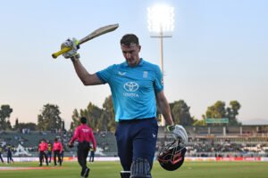 Pakistan bowl, Razaullah and Henry Crocombe to debut