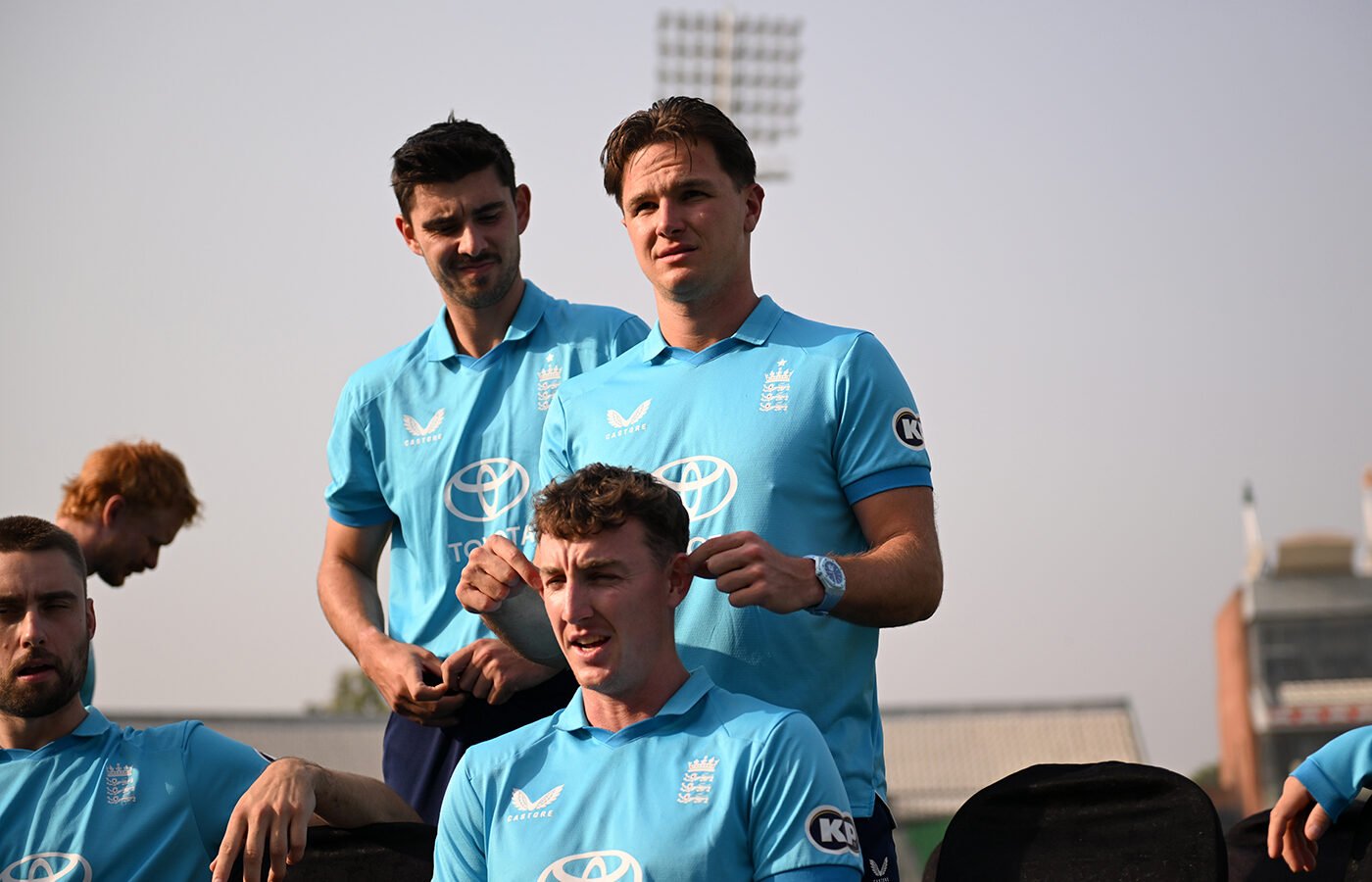 Unchanged SL bowl first, Baker back for England