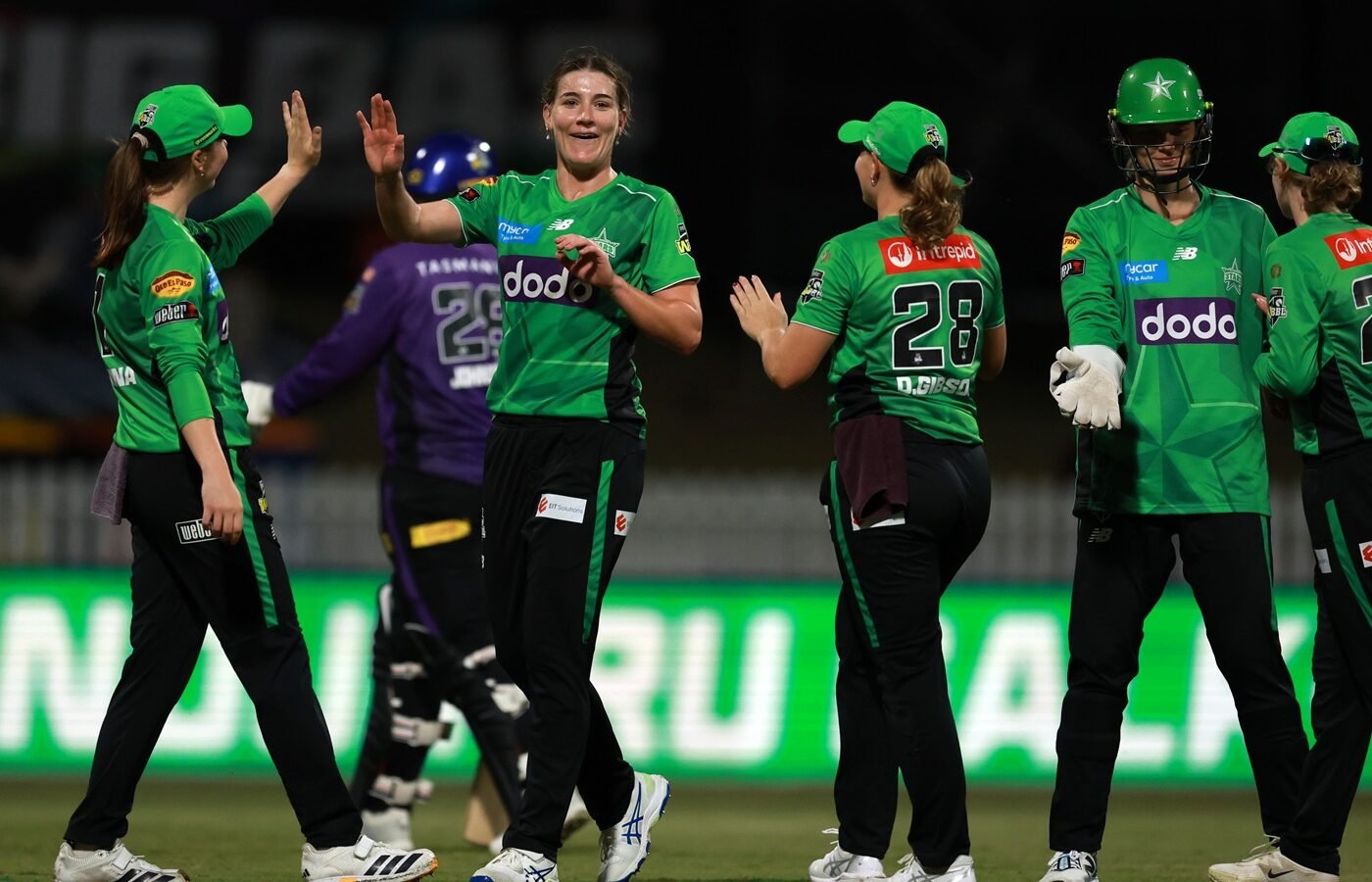 Lanning and Sutherland power Melbourne Stars to opening win